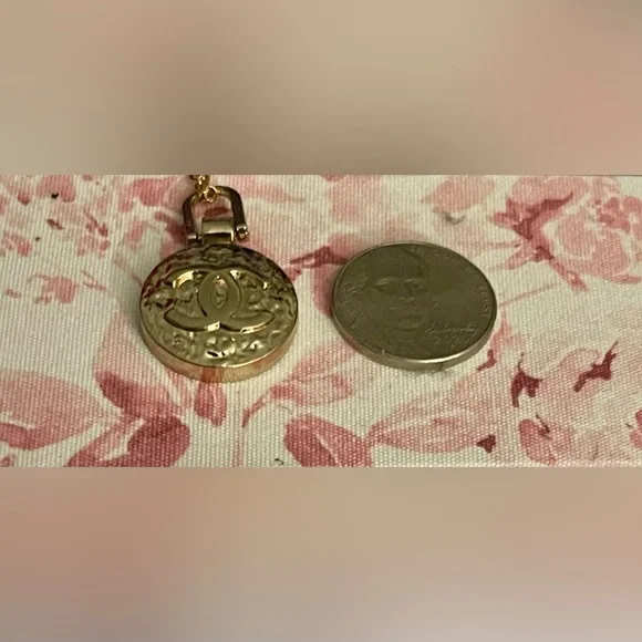 CHANEL Zipper Pull - Picture 4 of 4